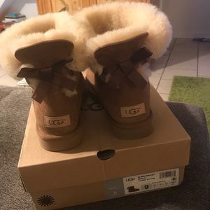 UGG Mini Bailey Bow Sz 9